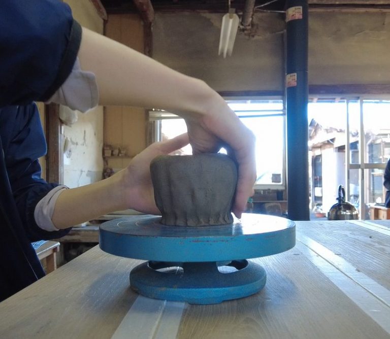 伝統焼物「志戸呂焼」とは？観光タクシーで満喫する「志戸呂焼窯元巡り」